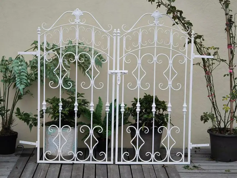 Garden decoration retro wrought iron old curved single and double flower stand fence door
Garden decoration retro wrought iron old curved single and double flower stand fence door