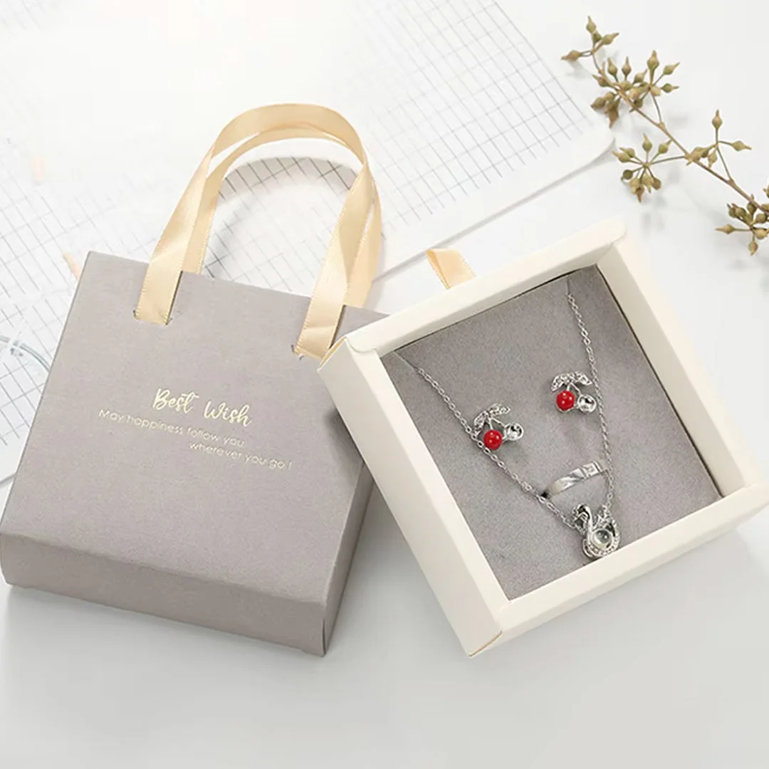 24 шт. серая шкатулка для драгоценностей с серой губкой и золотой лентой, ручка, упаковка, подарок для серег, ожерелья, браслета, органайзера для хранения
24 шт. серая шкатулка для драгоценностей с серой губкой и золотой лентой, ручка, упаковка, подарок для серег, ожерелья, браслета, органайзера для хранения