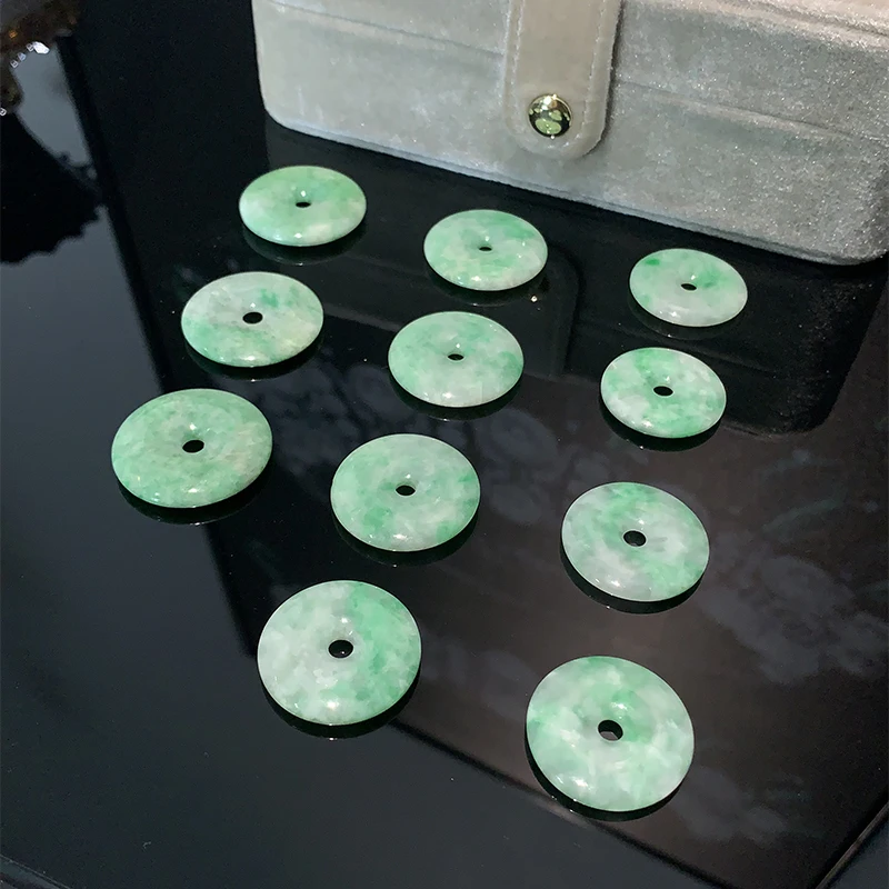 Grade A Burmese Jadeite Ping An Kou Pendant, Natural Jade Safety Buckle Necklace Charm With Bright Green Floating Patterns
Grade A Burmese Jadeite Ping An Kou Pendant, Natural Jade Safety Buckle Necklace Charm With Bright Green Floating Patterns