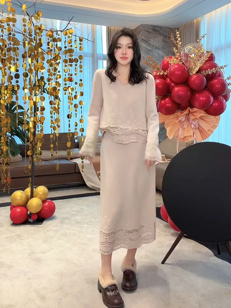 Элегантный комплект из двух предметов с кружевным дизайном, 100% шерсть, длинный рукав, V-образный вырез, свободный крой, теплый зимний модный комплект для женщин
Элегантный комплект из двух предметов с кружевным дизайном, 100% шерсть, длинный рукав, V-образный вырез, свободный крой, теплый зимний модный комплект для женщин