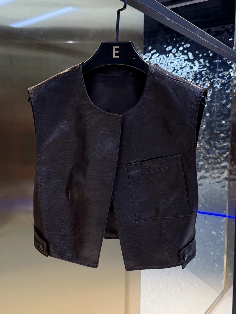 Spring 2025 Women's Short round Neck Sheepskin Leather Vest Fashionable Commute Style Compact Size Available Side Pocket Design
Spring 2025 Women's Short round Neck Sheepskin Leather Vest Fashionable Commute Style Compact Size Available Side Pocket Design