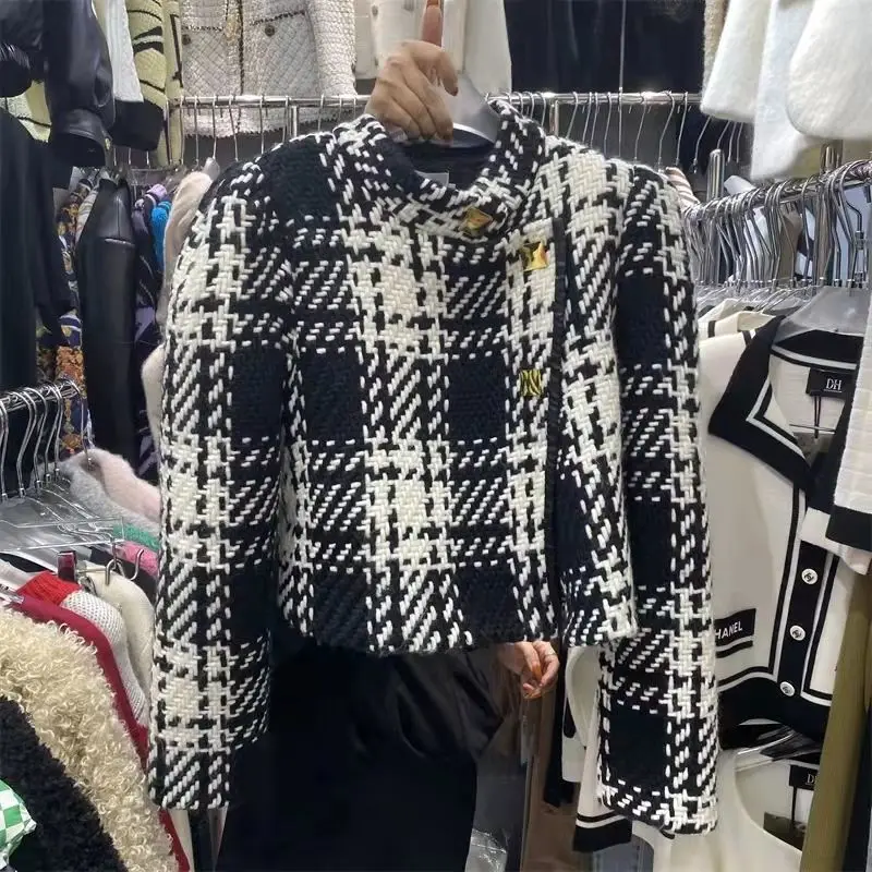 Autum Wintern Tweed Jacket Women Sexy Short Cropped Tops Coat Blazer Outerwear Female Fashion With Button Vintage O Neck A09
Autum Wintern Tweed Jacket Women Sexy Short Cropped Tops Coat Blazer Outerwear Female Fashion With Button Vintage O Neck A09