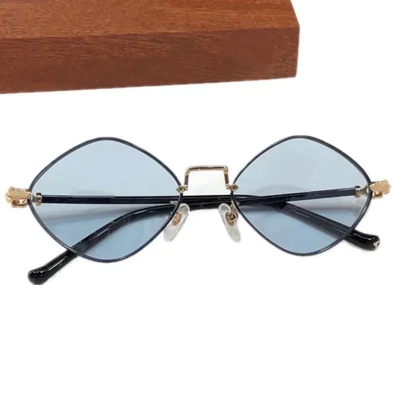 Luxury Avantgarde Fashion Diamonds Personality Sunglasses UV400 Unisex Cool Retrovintage Punk Goggle Hip Pop Gorgeous Model Adum
Luxury Avantgarde Fashion Diamonds Personality Sunglasses UV400 Unisex Cool Retrovintage Punk Goggle Hip Pop Gorgeous Model Adum