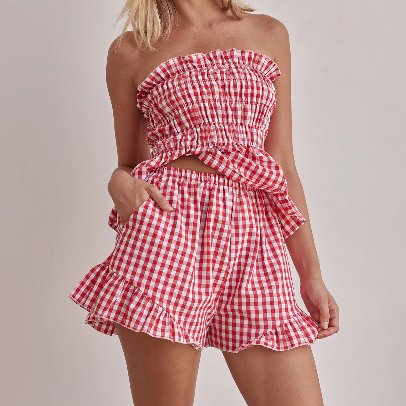 Chic Plaid Shorts Woman 2 Piece Set Summer Outfits Fashion Smocked Bandeau Tops and Elastic Ruffled Shorts for Club Streetwear
Chic Plaid Shorts Woman 2 Piece Set Summer Outfits Fashion Smocked Bandeau Tops and Elastic Ruffled Shorts for Club Streetwear