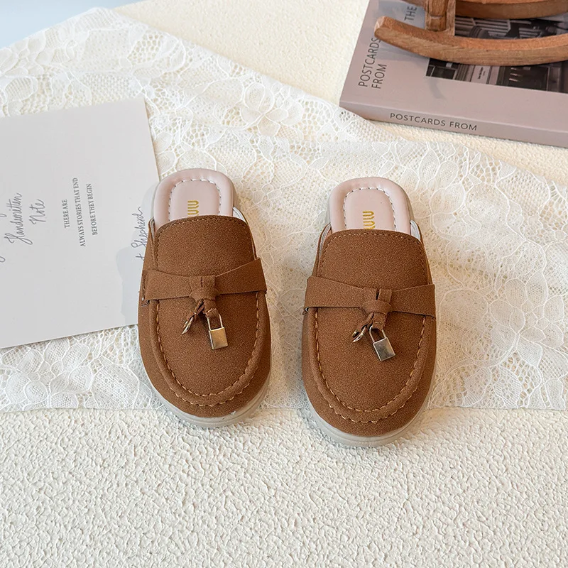 Summer New Kids Outdoor Baby Shoes Slippers Children's Fashion Open-Toe Slippers Boy Girls with Fashion Metal Buckle Slippers
Summer New Kids Outdoor Baby Shoes Slippers Children's Fashion Open-Toe Slippers Boy Girls with Fashion Metal Buckle Slippers