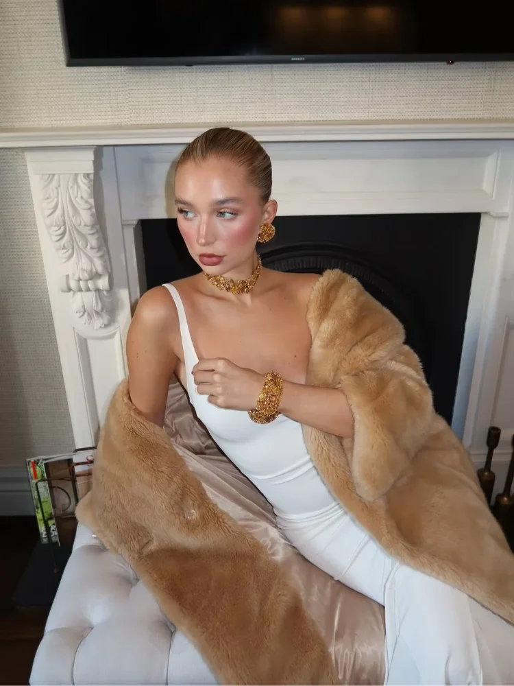 luxury Solid Khaki Faux Fur Jacket Women Fashion Solid Lapel V-neck Full Sleeve Warm Long Coat Lady Winter Commute Street Coats
luxury Solid Khaki Faux Fur Jacket Women Fashion Solid Lapel V-neck Full Sleeve Warm Long Coat Lady Winter Commute Street Coats