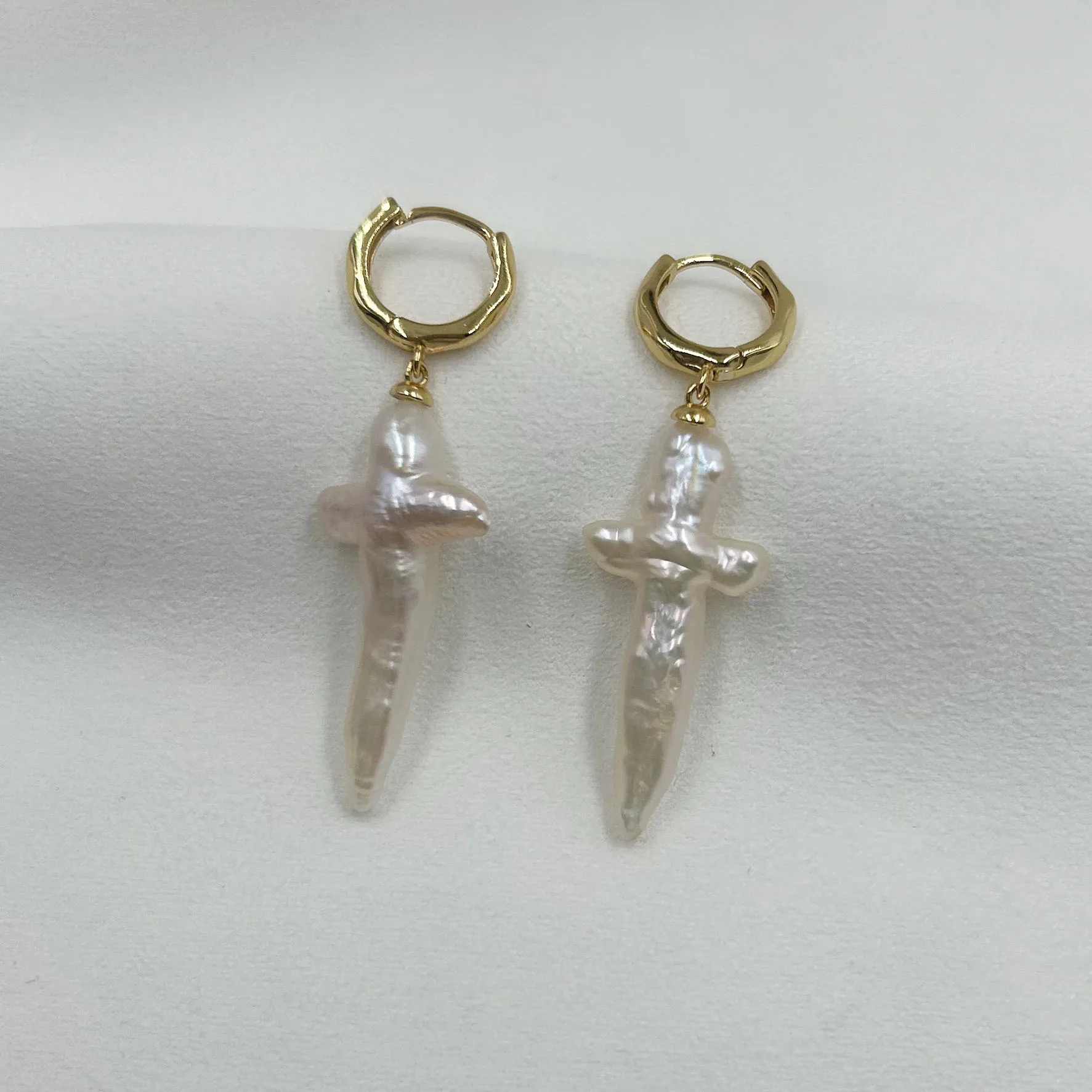 AAA 30-38 MM High Quality Natural Cross Baroque Pearl Earring 925 Sterling Silver Loop Freshwater Fashion Jewelry for Women
AAA 30-38 MM High Quality Natural Cross Baroque Pearl Earring 925 Sterling Silver Loop Freshwater Fashion Jewelry for Women