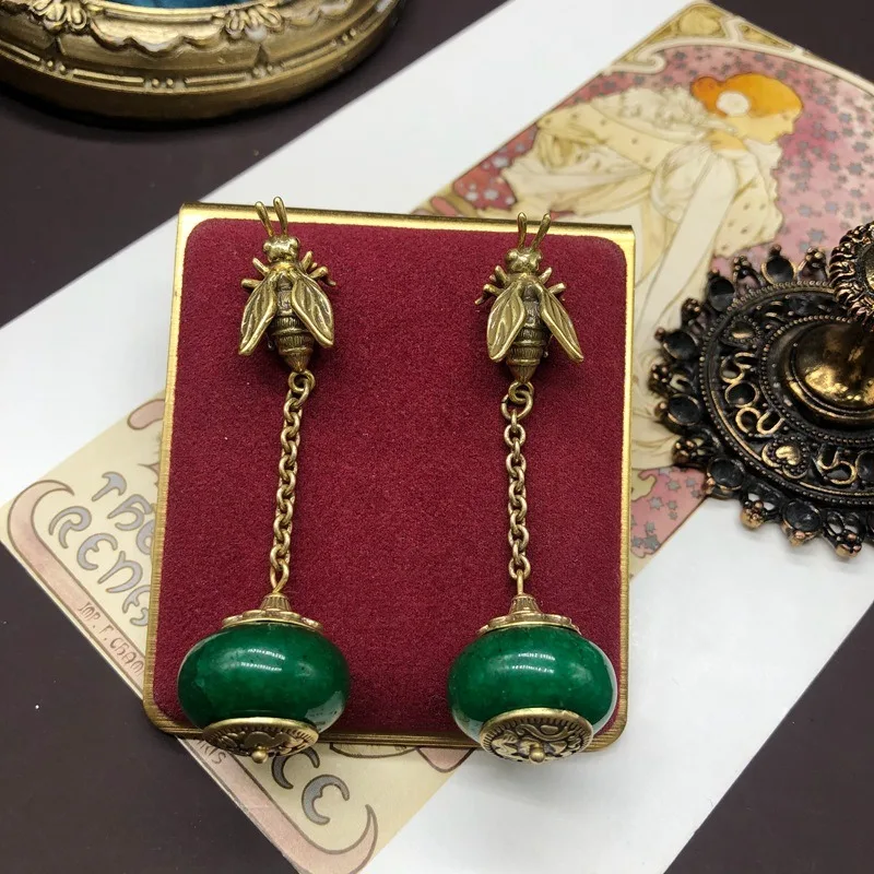 New Chinese Style National Tide Style Long Shoulder Sweeping Fringed Agate Pendant Bee Earrings Copper Versatile Retro Earrings
New Chinese Style National Tide Style Long Shoulder Sweeping Fringed Agate Pendant Bee Earrings Copper Versatile Retro Earrings