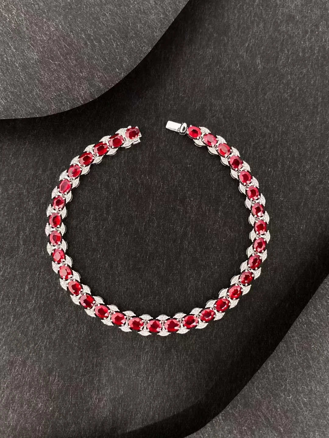 8 carat Lab Grow Ruby Bracelet Lab Grow Diamond Luxury Bracelet Women 10K gold 925 Silver plated 18K gold custom
8 carat Lab Grow Ruby Bracelet Lab Grow Diamond Luxury Bracelet Women 10K gold 925 Silver plated 18K gold custom