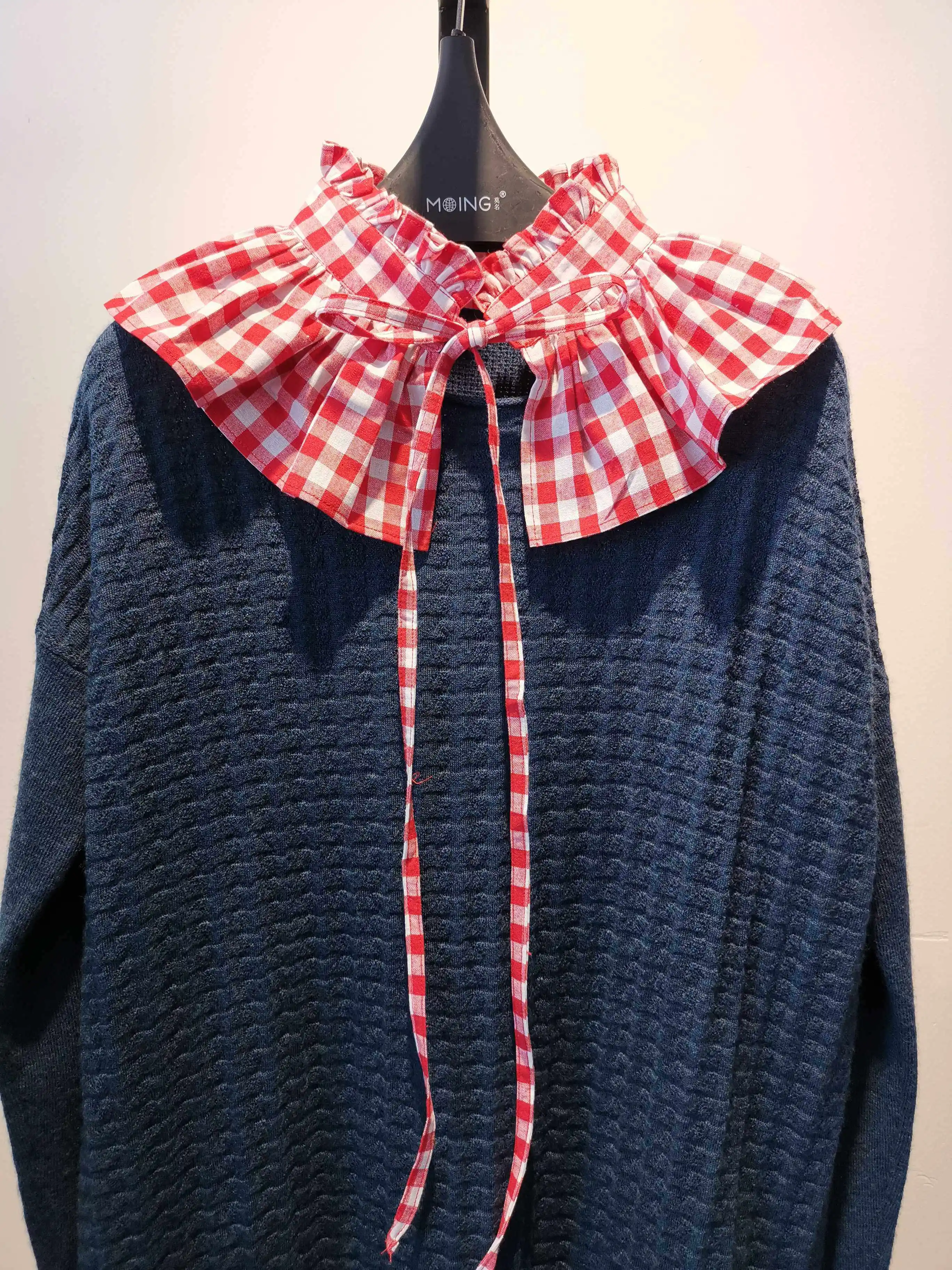 Шарф-воротник с краем в виде листа лотоса, клетчатый, черно-белый, с маленьким воротником, милый и универсальный, для женщин
Шарф-воротник с краем в виде листа лотоса, клетчатый, черно-белый, с маленьким воротником, милый и универсальный, для женщин