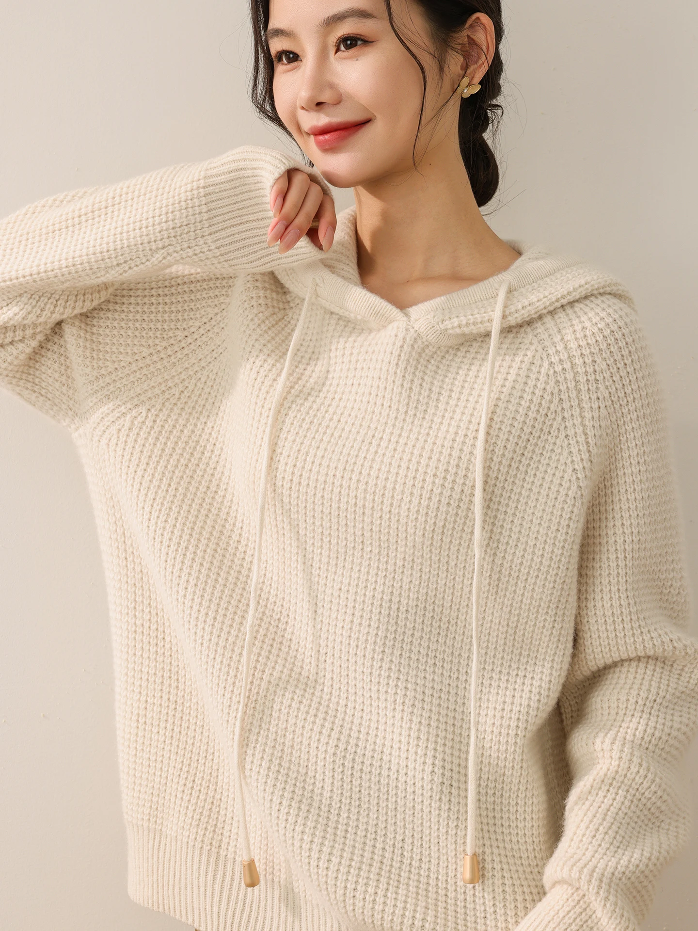 Женский пуловер из 100% мериносовой шерсти, роскошный однотонный вязаный свитер с капюшоном, толстый, для осени и зимы, теплый, мягкий, приятный для кожи топ
Женский пуловер из 100% мериносовой шерсти, роскошный однотонный вязаный свитер с капюшоном, толстый, для осени и зимы, теплый, мягкий, приятный для кожи топ