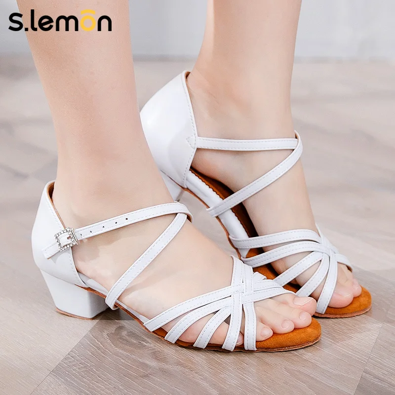 Детская обувь для латинских танцев S.lemon для девочек, белая обувь из натуральной кожи на мягкой подошве, каблук 3,5 см, тренировочная обувь для начинающих
Детская обувь для латинских танцев S.lemon для девочек, белая обувь из натуральной кожи на мягкой подошве, каблук 3,5 см, тренировочная обувь для начинающих