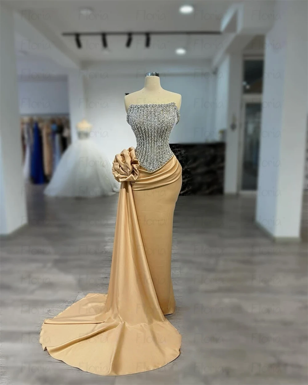 Floria Champagne Strapless Crystals Party Gowns Arabic Dubai Wedding Event Dresses Birthday Night Gowns Customized Prom Dresses
Floria Champagne Strapless Crystals Party Gowns Arabic Dubai Wedding Event Dresses Birthday Night Gowns Customized Prom Dresses