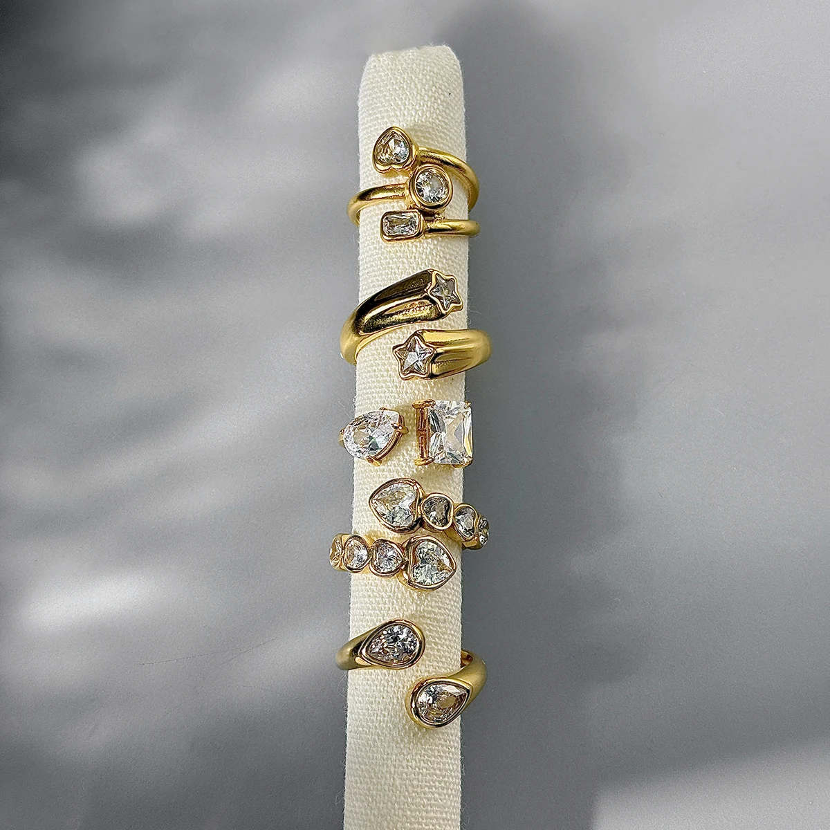PuRui Luxury Zircon Heart Water Drop 18K Gold Plated Open Ring for Women Waterproof Stainless Steel Adjustable Ring Jewelry Gift
PuRui Luxury Zircon Heart Water Drop 18K Gold Plated Open Ring for Women Waterproof Stainless Steel Adjustable Ring Jewelry Gift