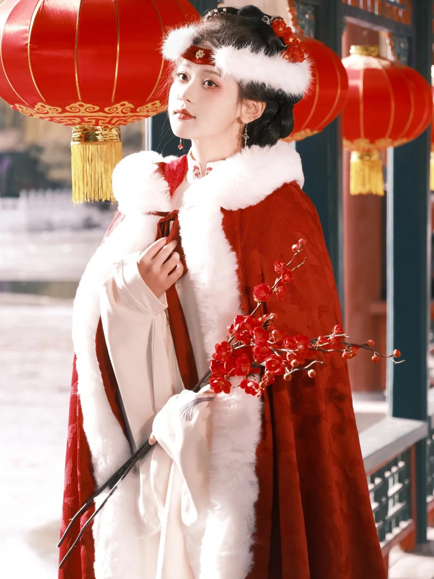Red Velvet Lined Thiened Wedding Cowl Ne awl Hanfu Women's Coat Warm Winter Faion Traditional Chinese Clothing
Red Velvet Lined Thiened Wedding Cowl Ne awl Hanfu Women's Coat Warm Winter Faion Traditional Chinese Clothing