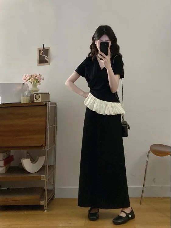 plus Size Summer Fashion Set V-Neck High Waist Midi Skirt Short Sleeve Floral Top And Skirt Combo Korean Style Loose Fit
plus Size Summer Fashion Set V-Neck High Waist Midi Skirt Short Sleeve Floral Top And Skirt Combo Korean Style Loose Fit