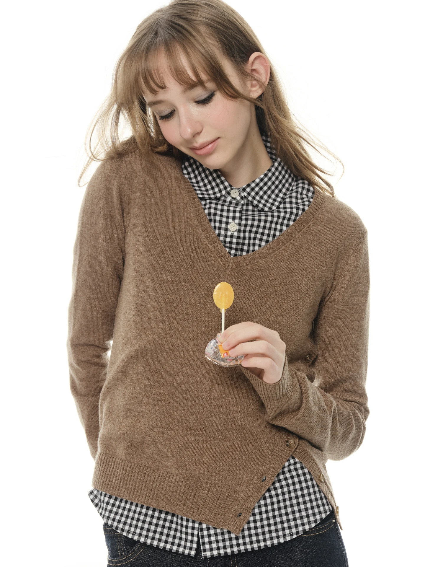 UNRETRO Women's Slim Fit V-Neck Knitwear Wool Blend Coffee Color Side Slit Casual Style Breathable Comfortable Short Sleeve
UNRETRO Women's Slim Fit V-Neck Knitwear Wool Blend Coffee Color Side Slit Casual Style Breathable Comfortable Short Sleeve