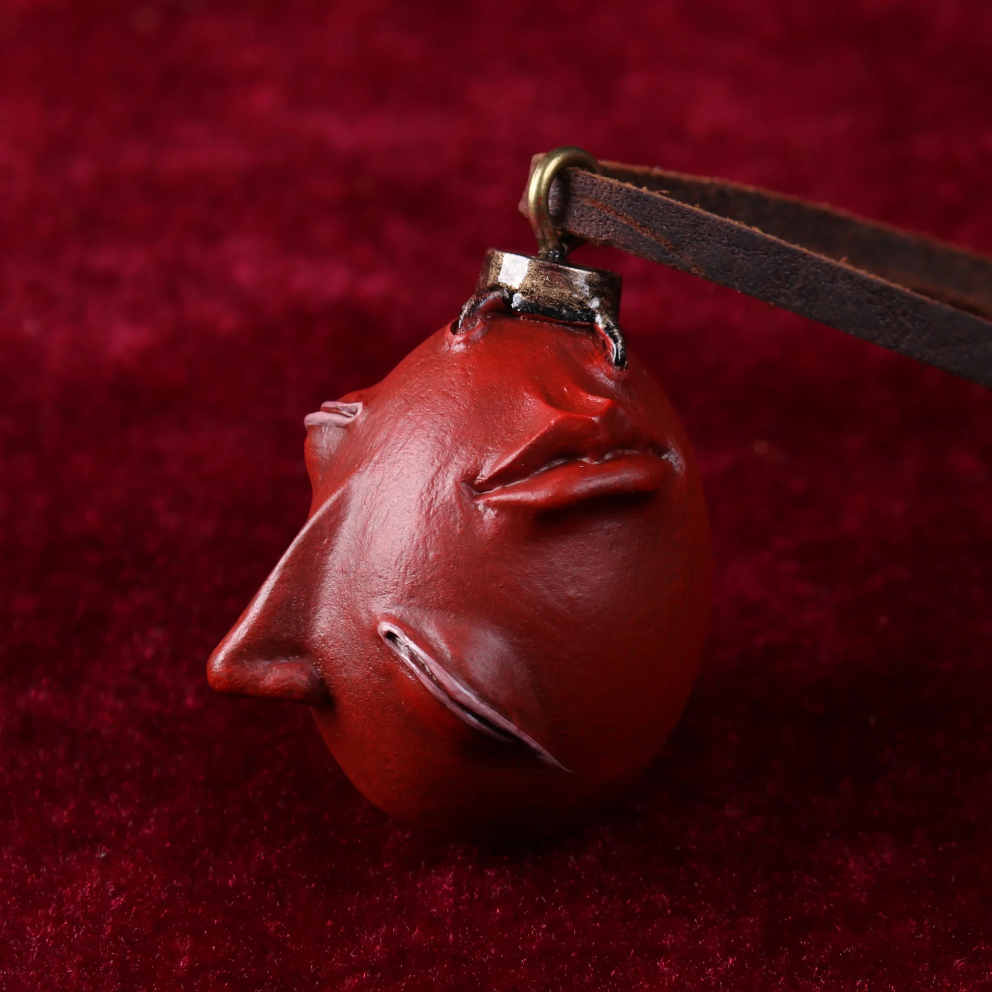 Vol.1 Flesh Blood Behelit Necklace Egg of the king Pendant With Leather Rope Anniversary Gift
Vol.1 Flesh Blood Behelit Necklace Egg of the king Pendant With Leather Rope Anniversary Gift