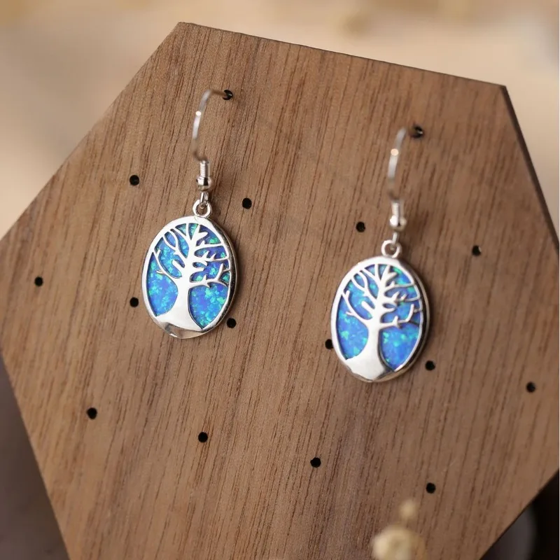 Лидер продаж, новые женские серьги-гвоздики из серебра 925 пробы с симфоническим опалом, элегантные и модные изысканные серьги с голубым деревом
Лидер продаж, новые женские серьги-гвоздики из серебра 925 пробы с симфоническим опалом, элегантные и модные изысканные серьги с голубым деревом