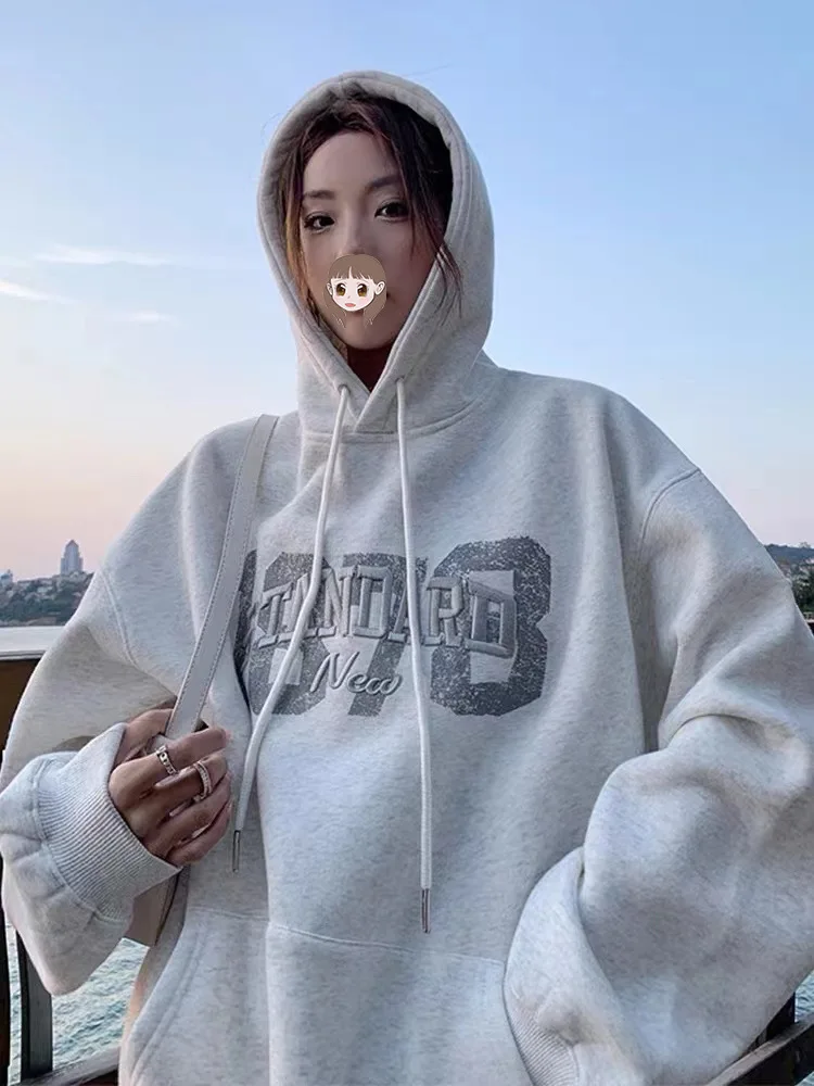 2023 Autumn Winter Female Casual Retro Long Sleeve Letter Print Sweatshirts Women's Vintage Drawstring Loose Fit Hooded Top
2023 Autumn Winter Female Casual Retro Long Sleeve Letter Print Sweatshirts Women's Vintage Drawstring Loose Fit Hooded Top
