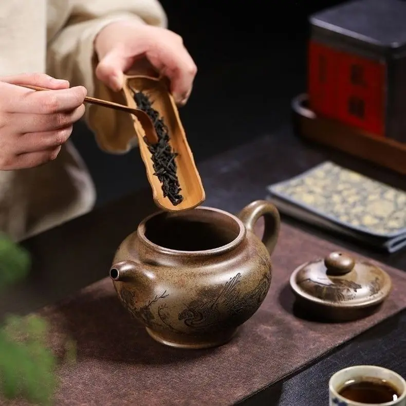 Yixing Zisha Teapot Firewood Burned Agarwood Clay Songhe Yannian Duzhi 650Ml Kung Fu Brewing Pot Large Capacity Tea Set
Yixing Zisha Teapot Firewood Burned Agarwood Clay Songhe Yannian Duzhi 650Ml Kung Fu Brewing Pot Large Capacity Tea Set