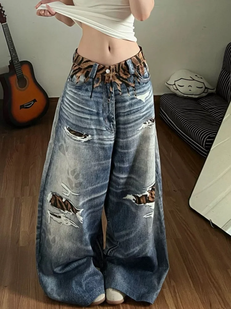 High Street Tiger Pattern Spliced Perforated Curved Knife Jeans For Women 2026 Summer New Loose Wide Leg Floor Pants
High Street Tiger Pattern Spliced Perforated Curved Knife Jeans For Women 2026 Summer New Loose Wide Leg Floor Pants
