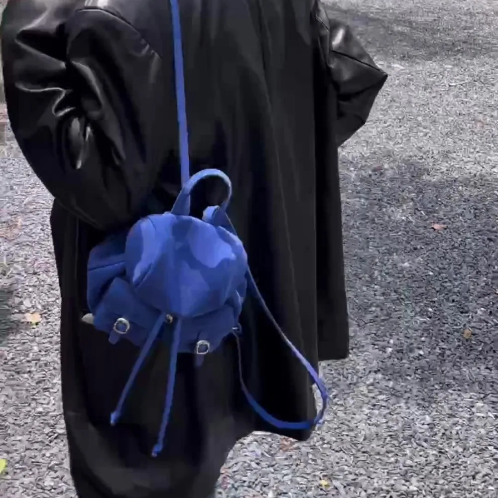 New Flip Cowhide Backpack 2025 Autumn and Winter Korean Version Fashion and Leisure High-end Drawstring Mini Leather Backpack
New Flip Cowhide Backpack 2025 Autumn and Winter Korean Version Fashion and Leisure High-end Drawstring Mini Leather Backpack