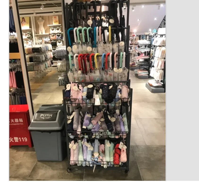 Подставка для зонтов, название коммерческого супермаркета, созданная полка для зонтов от солнца, чтобы разместить специальную полку для зонтов, витрина для шляп 
Подставка для зонтов, название коммерческого супермаркета, созданная полка для зонтов от солнца, чтобы разместить специальную полку для зонтов, витрина для шляп