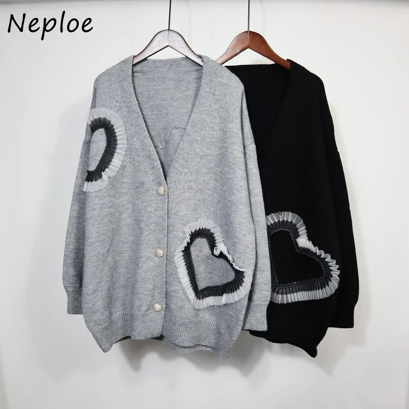 V-neck Single Breasted Knitted Cardigan Female Love Heart Spliced Sweater Coat Women Autumn 2022 New Loose Knit Jackets
V-neck Single Breasted Knitted Cardigan Female Love Heart Spliced Sweater Coat Women Autumn 2022 New Loose Knit Jackets