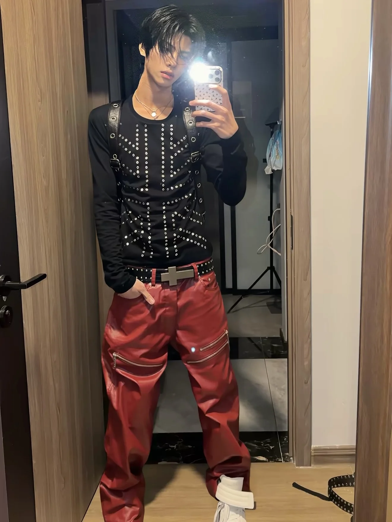 Y2K Visual Rivet Full-Length Bright Silver Rhinestone Men's Retro Streetwear Long Sleeve Spring Versatile Top Youth Fashion
Y2K Visual Rivet Full-Length Bright Silver Rhinestone Men's Retro Streetwear Long Sleeve Spring Versatile Top Youth Fashion