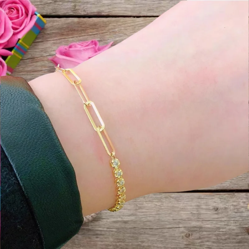 Full body s925 sterling silver bracelet with female paperclip hollow out inlaid with zircon, light luxury, niche Instagram style
Full body s925 sterling silver bracelet with female paperclip hollow out inlaid with zircon, light luxury, niche Instagram style