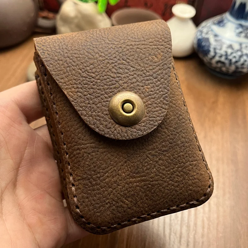 Cigarette Case Cowhide Crazy Horse Leather Hand-Sewn Waxed Thread Belt Loop 20 Cigarettes Storage Box Smoking Accessories Gift
Cigarette Case Cowhide Crazy Horse Leather Hand-Sewn Waxed Thread Belt Loop 20 Cigarettes Storage Box Smoking Accessories Gift