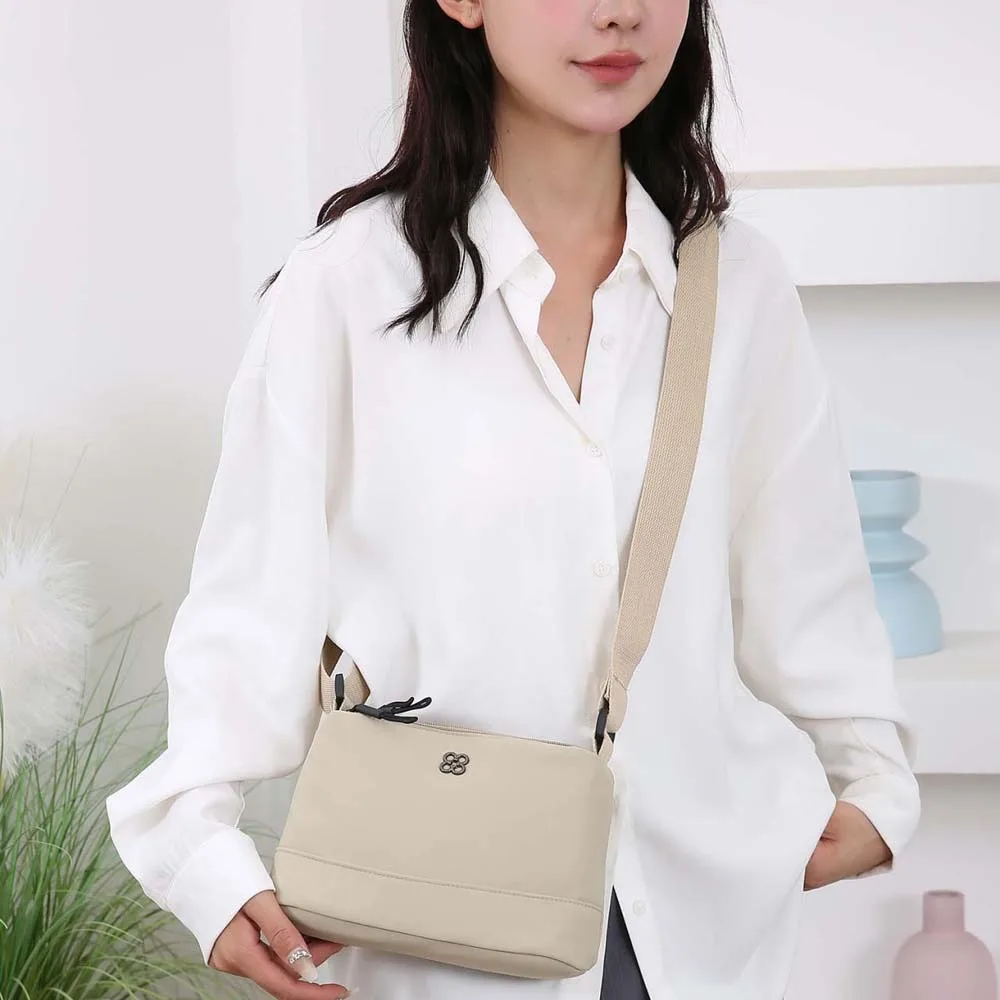 Wide Strap Nylon Square Bag Anti-Splash Water Soft Large Capacity Shoulder Bag Green Black Casual Crossbody Pouch Travel
Wide Strap Nylon Square Bag Anti-Splash Water Soft Large Capacity Shoulder Bag Green Black Casual Crossbody Pouch Travel