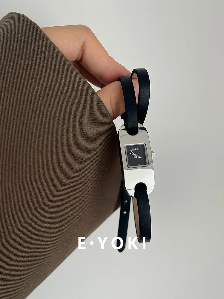 Small And Exquisite Silver-Black Quartz Watch, Luxurious And Sophisticated Women'S Quartz Watch, A Perfect Gift For Women.
Small And Exquisite Silver-Black Quartz Watch, Luxurious And Sophisticated Women'S Quartz Watch, A Perfect Gift For Women.