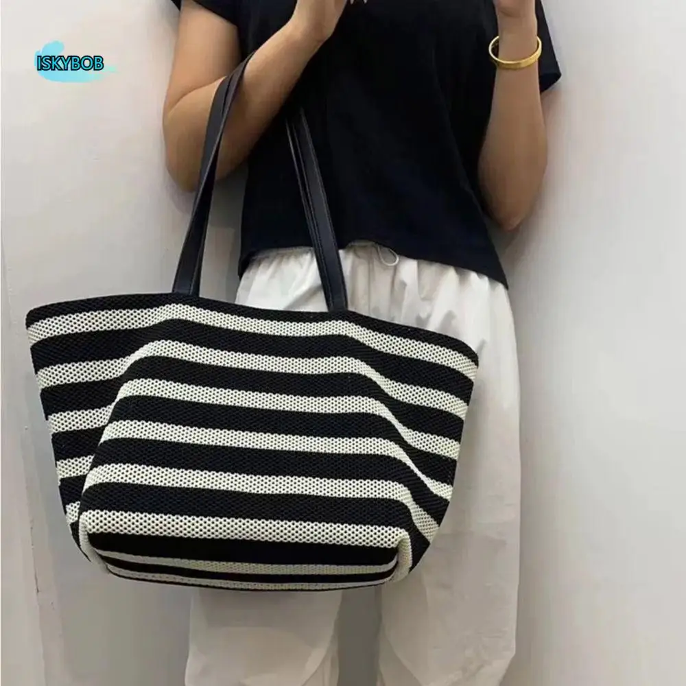 Korean Style Black and White Striped Tote Bag Large Capacity Zipper Woven Shoulder Bag Lazy Style Beach Handbag
Korean Style Black and White Striped Tote Bag Large Capacity Zipper Woven Shoulder Bag Lazy Style Beach Handbag