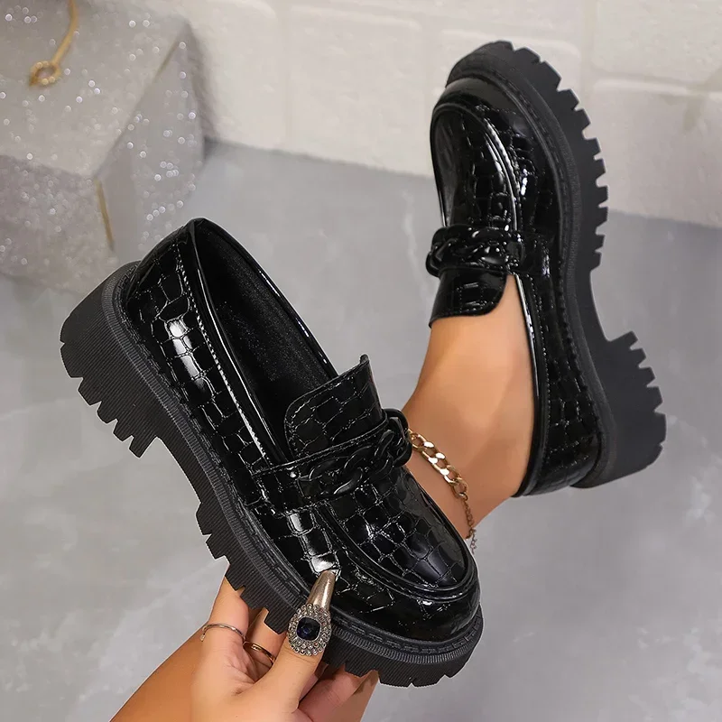 2025 Women's Chain Decor Platform Loafers Black Patent Leather Dress Shoes Woman Comfortable Slip On Flat Shoes zapatos de mujer
2025 Women's Chain Decor Platform Loafers Black Patent Leather Dress Shoes Woman Comfortable Slip On Flat Shoes zapatos de mujer