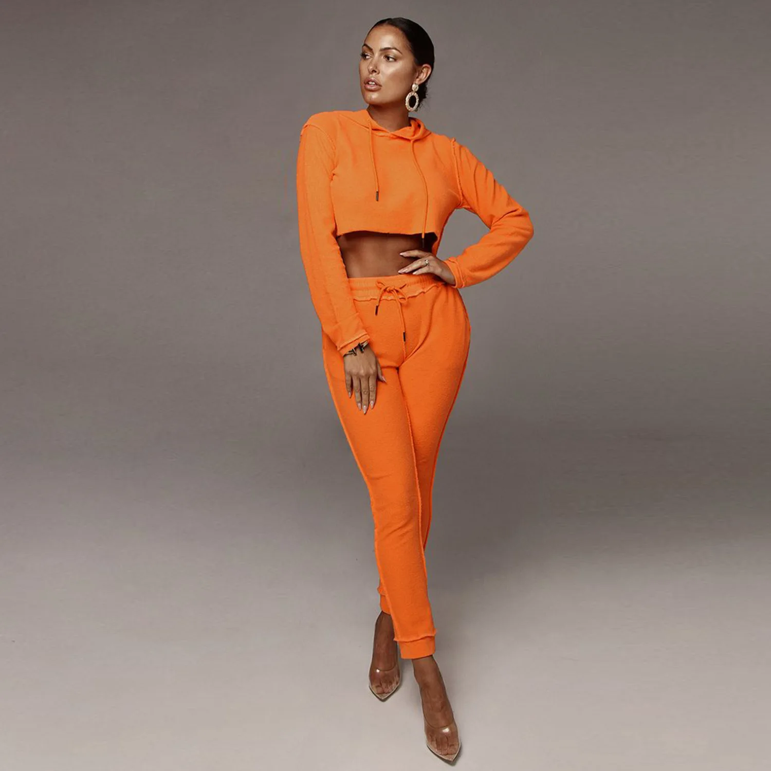 Индивидуальная женская европейская и американская модная повседневная одежда для выступлений, однотонная повседневная спортивная толстовка с капюшоном
Индивидуальная женская европейская и американская модная повседневная одежда для выступлений, однотонная повседневная спортивная толстовка с капюшоном