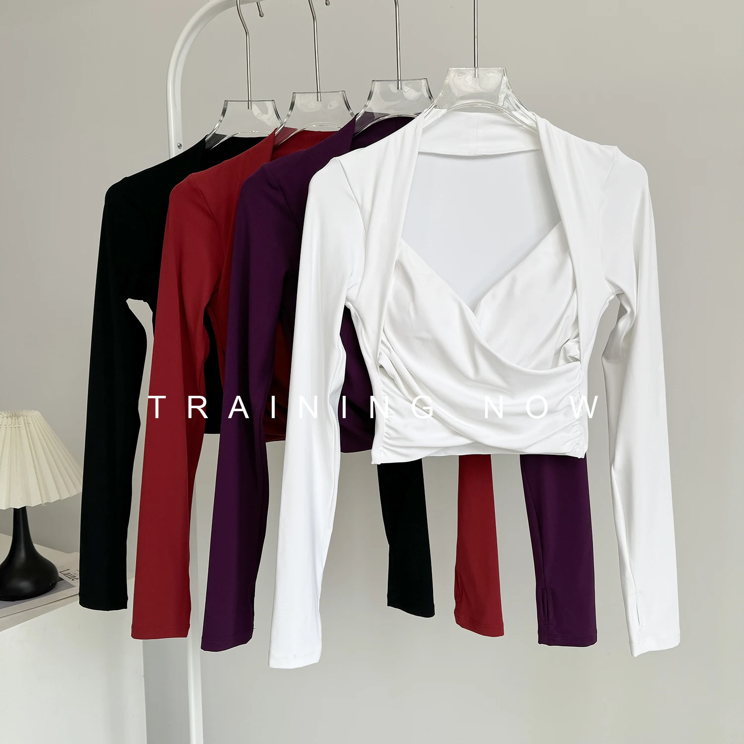 Yoga clothes with chest pads long-sleeved women's autumn and winter beautiful slimming Pilates training fitness clothes
Yoga clothes with chest pads long-sleeved women's autumn and winter beautiful slimming Pilates training fitness clothes