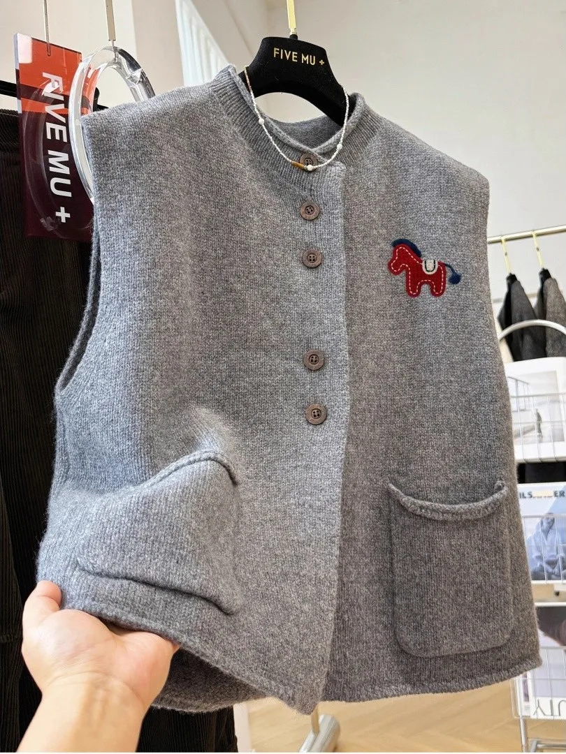 Очень большой корейский ретро-жилет-свитер (300 Pou), осенне-зимний, свободный вязаный топ из теплого полиэфирного волокна
Очень большой корейский ретро-жилет-свитер (300 Pou), осенне-зимний, свободный вязаный топ из теплого полиэфирного волокна