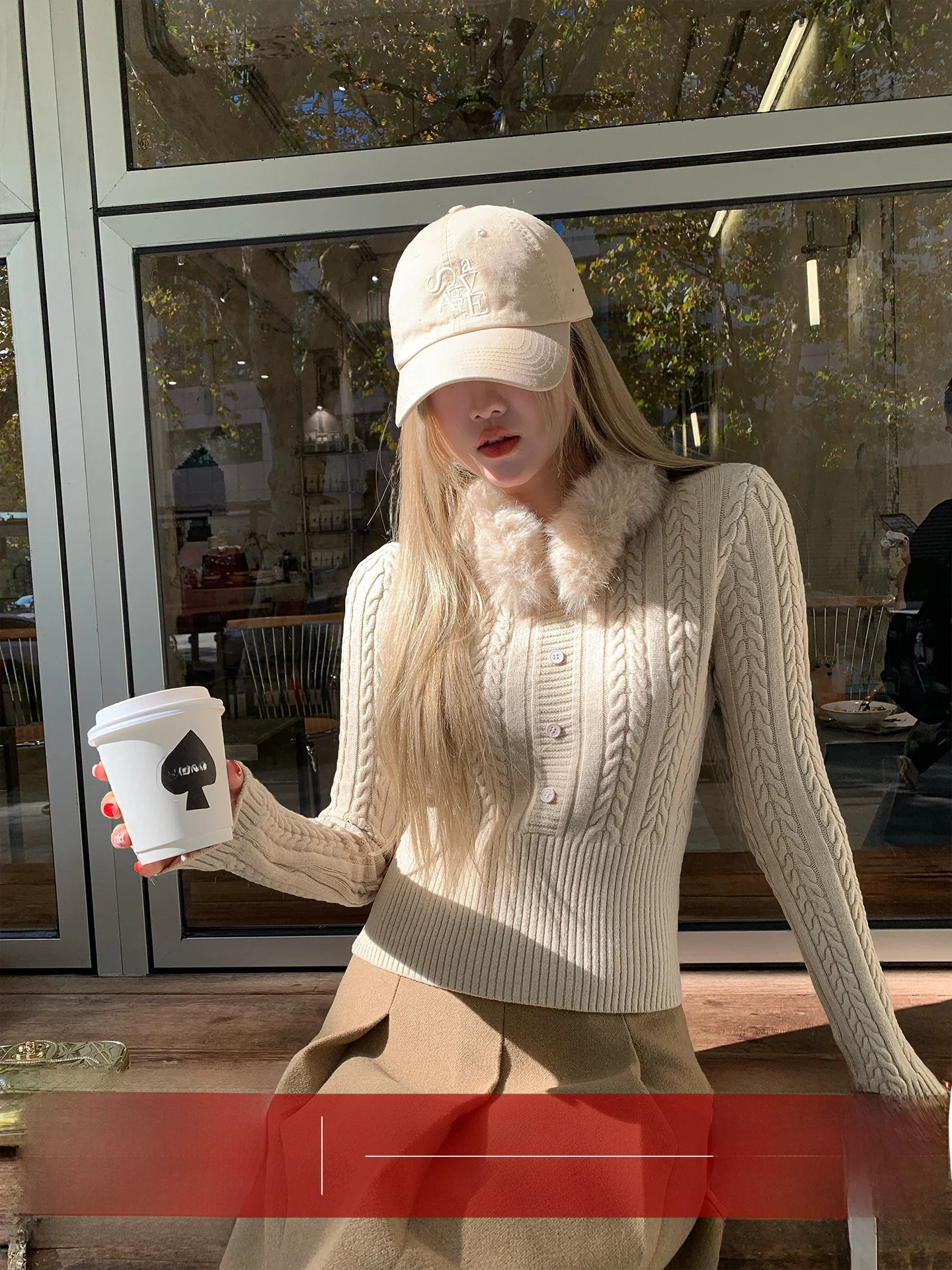 Вязаный свитер с отстегивающимся меховым воротником, женский, новая коллекция осень-зима, приталенный, в стиле ретро, с узором косы, модный.
Вязаный свитер с отстегивающимся меховым воротником, женский, новая коллекция осень-зима, приталенный, в стиле ретро, с узором косы, модный.