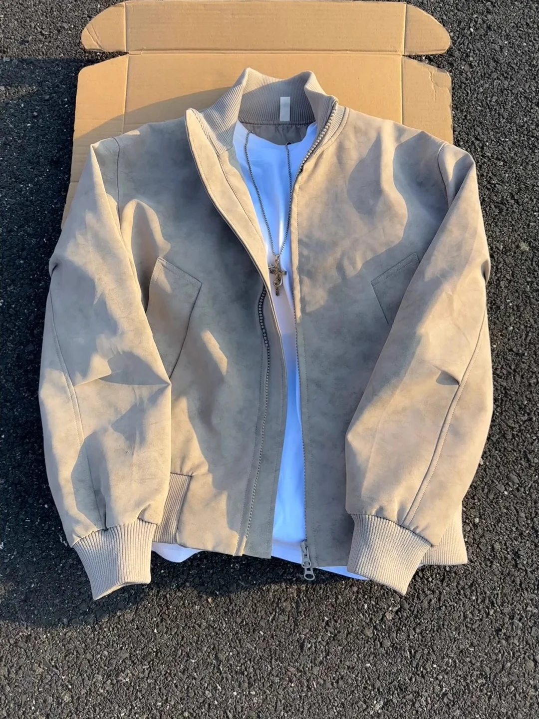 Мужская зимняя куртка из хлопка с воротником-стойкой, с эффектом овечьего вельвета, в американском ретро-стиле, на флисовой подкладке, утепленная, в бейсбольном стиле
Мужская зимняя куртка из хлопка с воротником-стойкой, с эффектом овечьего вельвета, в американском ретро-стиле, на флисовой подкладке, утепленная, в бейсбольном стиле