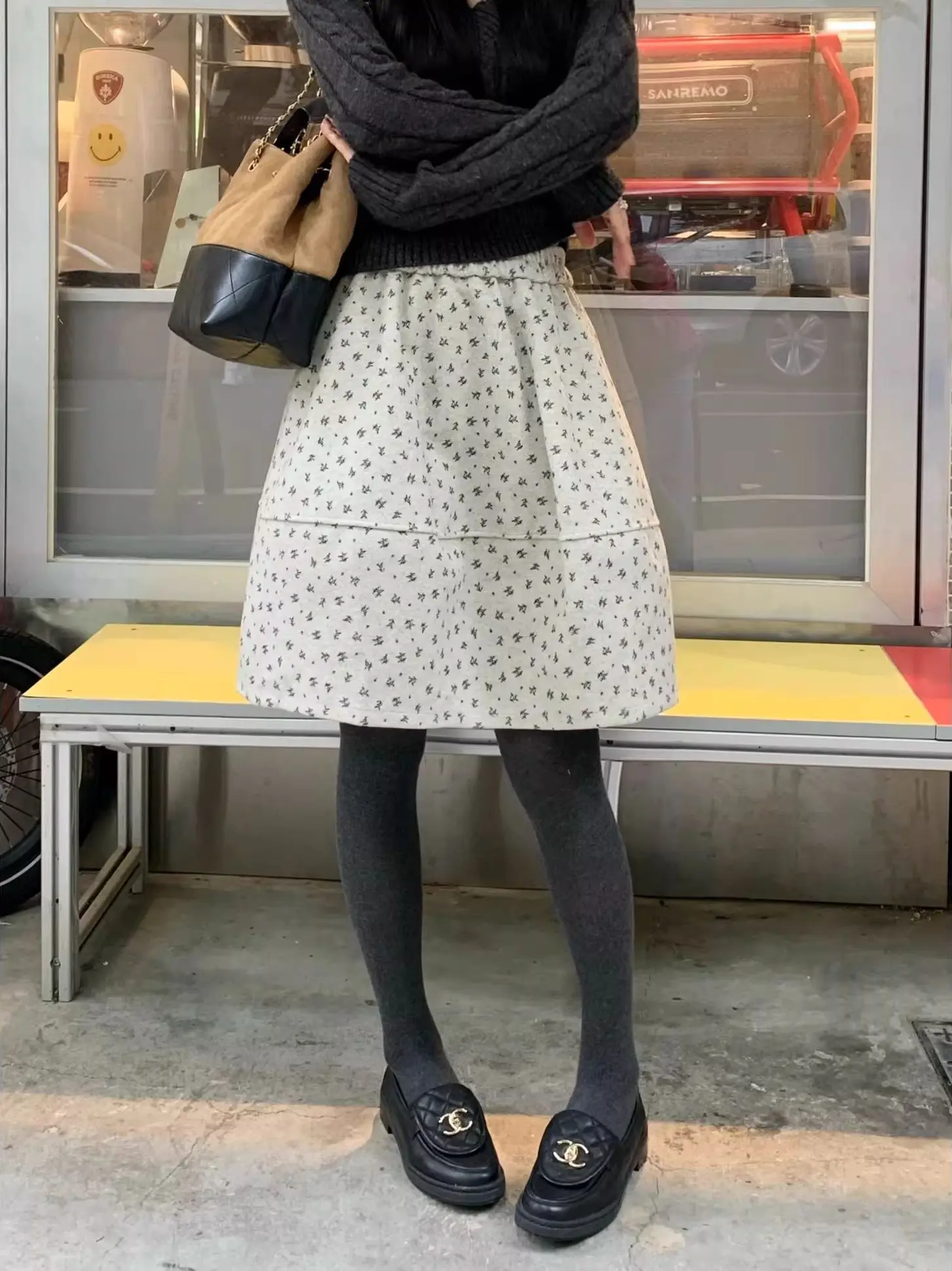 Spring Autumn Winter New Style Casual Five-Flared Flower Bud Short Skirt Women High Waist Versatile Slim A-Line Puffy Skirt
Spring Autumn Winter New Style Casual Five-Flared Flower Bud Short Skirt Women High Waist Versatile Slim A-Line Puffy Skirt