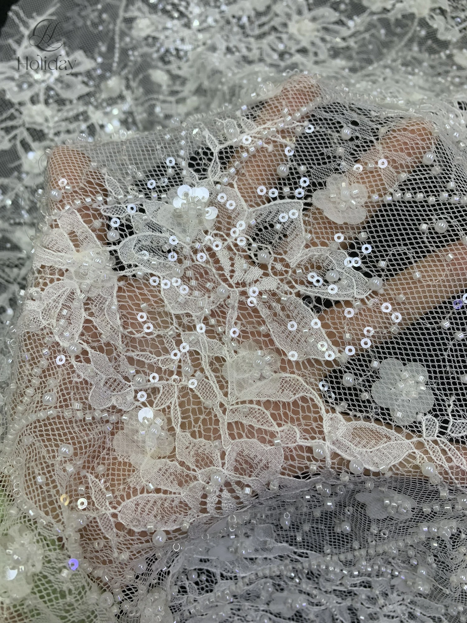 Bead embroidered Shangtiyi lace fabric, specially designed for handmade clothing, sewn according to size, with shiny lace edging
Bead embroidered Shangtiyi lace fabric, specially designed for handmade clothing, sewn according to size, with shiny lace edging