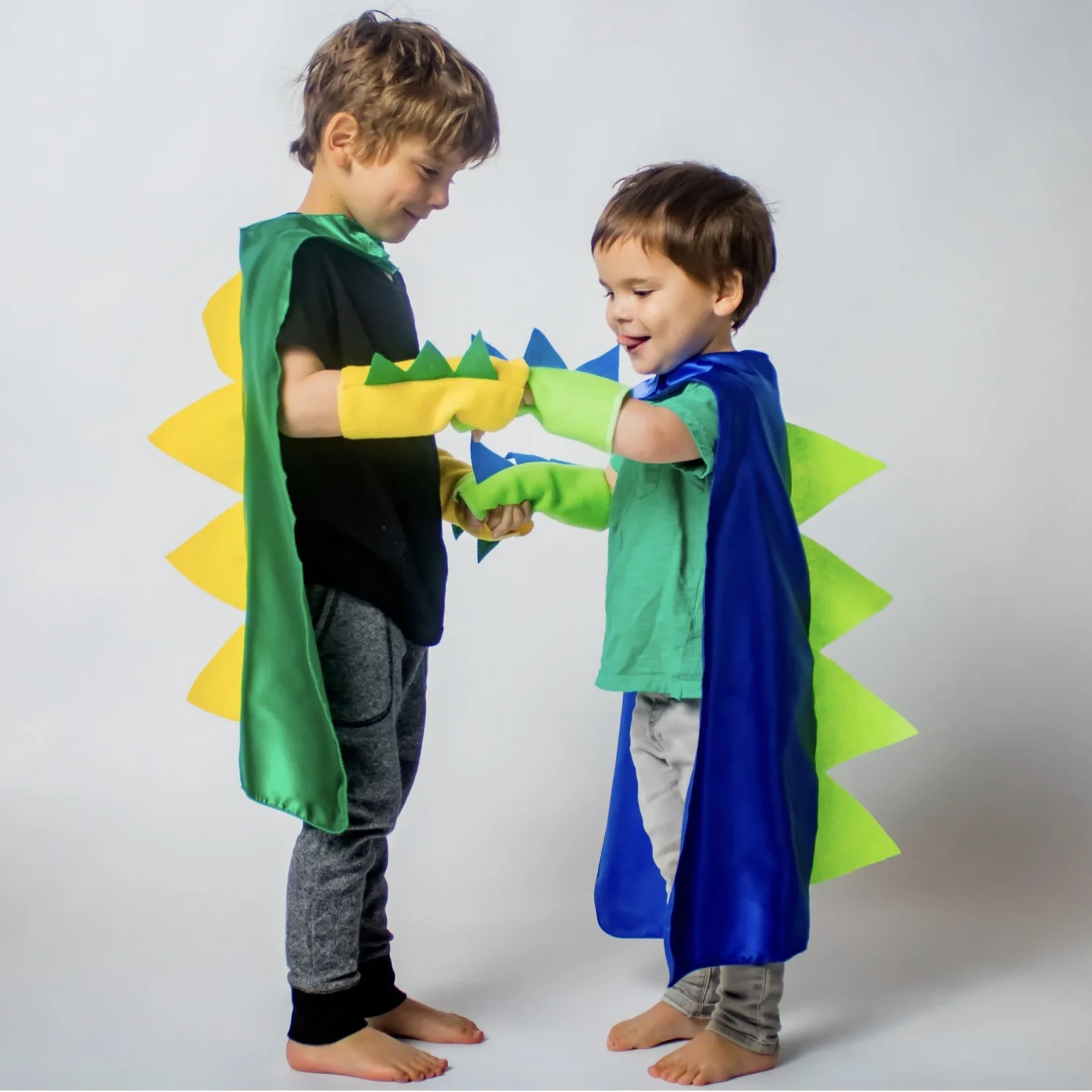 Kids Dinosaur Cape Cloak Costume for Halloween Birthday Party Performance Outfit Boys Girls
Kids Dinosaur Cape Cloak Costume for Halloween Birthday Party Performance Outfit Boys Girls