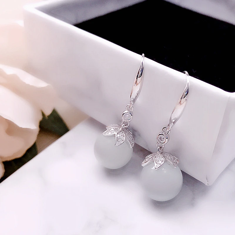 925 Versatile Silver Earrings Flower Set White Opal Women's Ear Hanging Platinum Plated White Beads
925 Versatile Silver Earrings Flower Set White Opal Women's Ear Hanging Platinum Plated White Beads