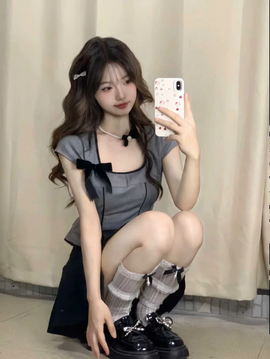 Summer 2024 Women's Sweet And Spicy ort Sve Square Collar High Waist Knot Top And Skirt Set Faionable Ensemble
Summer 2024 Women's Sweet And Spicy ort Sve Square Collar High Waist Knot Top And Skirt Set Faionable Ensemble