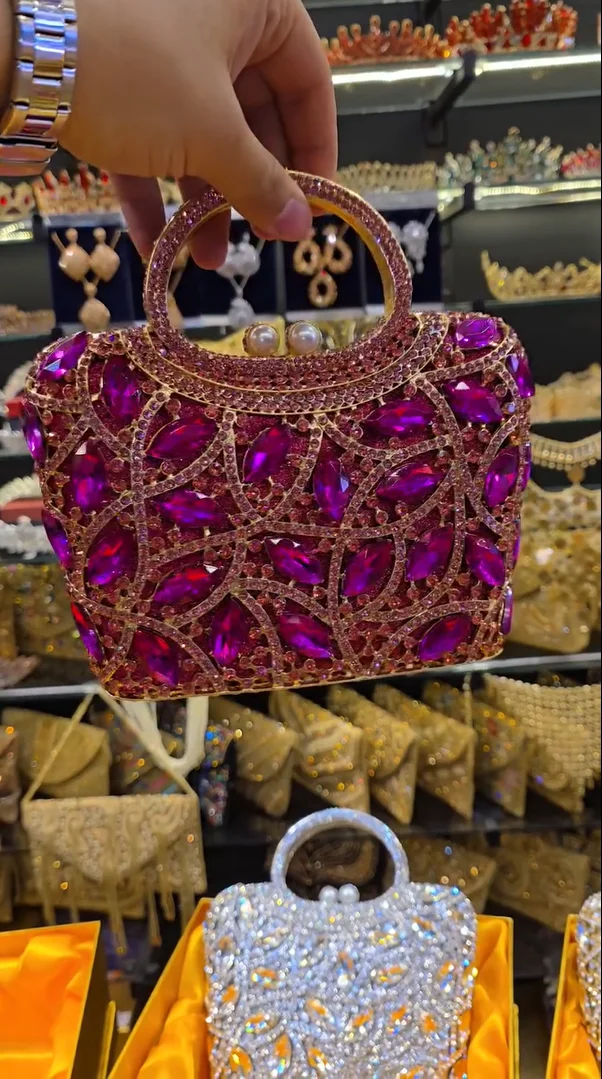 Lost in Vintage Luxury Minaudiere Glitter Sparking Beadedwork Gems Crystals Clutch Plus Purses Wedding Purse Kiss Lock Bags
Lost in Vintage Luxury Minaudiere Glitter Sparking Beadedwork Gems Crystals Clutch Plus Purses Wedding Purse Kiss Lock Bags