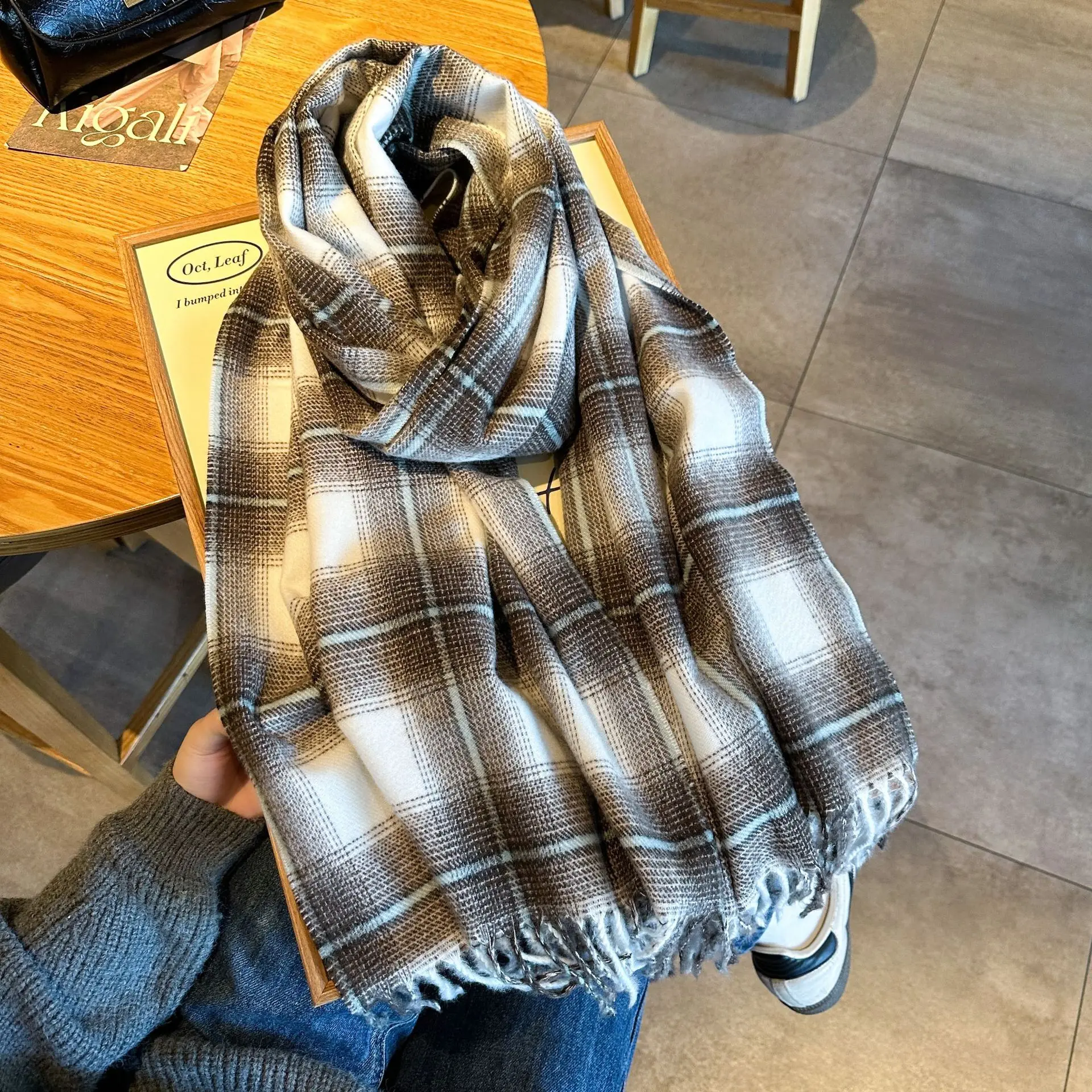 Осенне-зимний толстый шарф, женский двусторонний теплый шарф из искусственного кашемира, пара, ретро, сетка, атмосфера, длинный стиль 
Осенне-зимний толстый шарф, женский двусторонний теплый шарф из искусственного кашемира, пара, ретро, сетка, атмосфера, длинный стиль