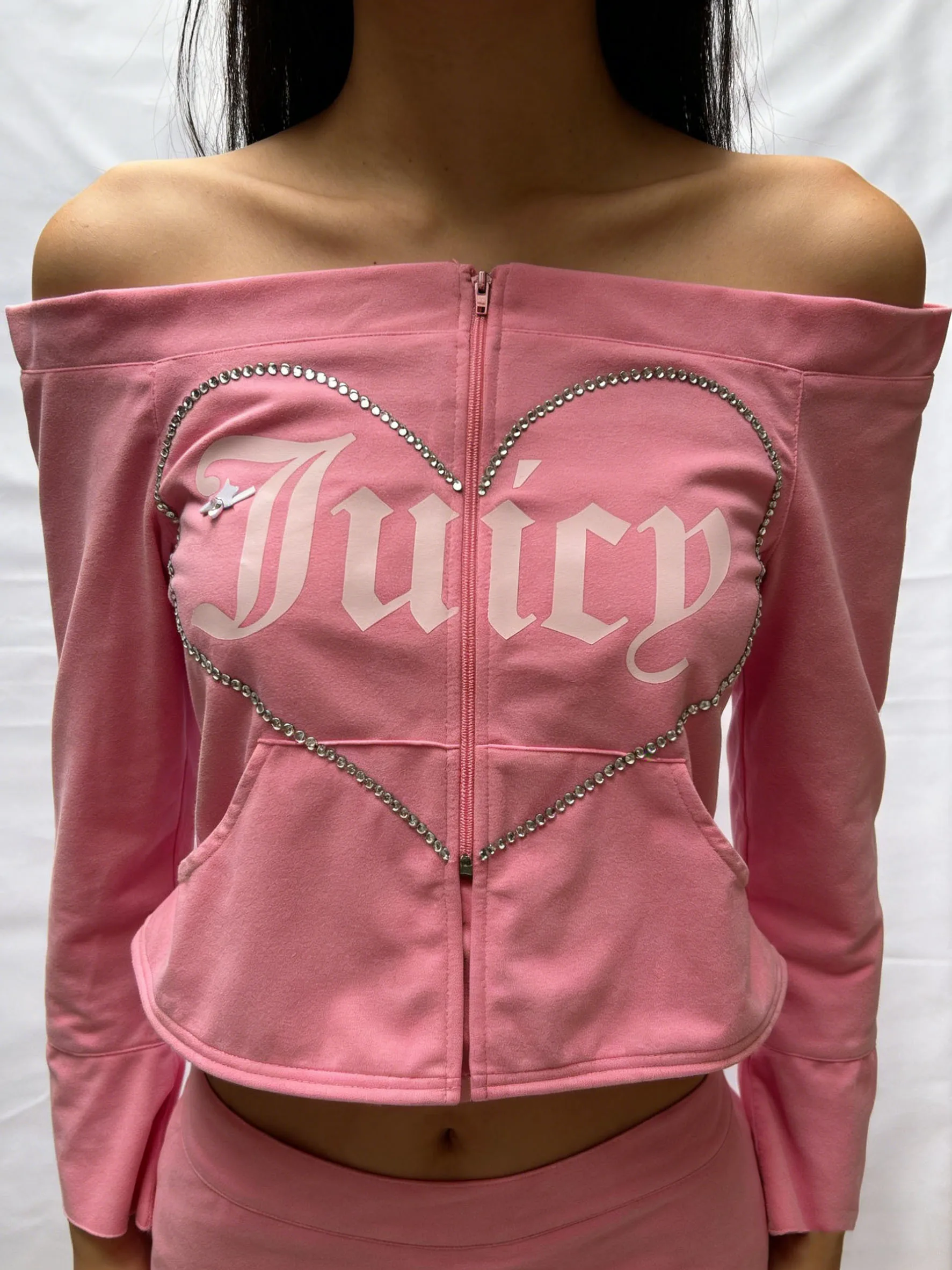 European and American slim fit one shoulder niche sexy spicy girl zipper hot diamond design sense long sleeved
European and American slim fit one shoulder niche sexy spicy girl zipper hot diamond design sense long sleeved