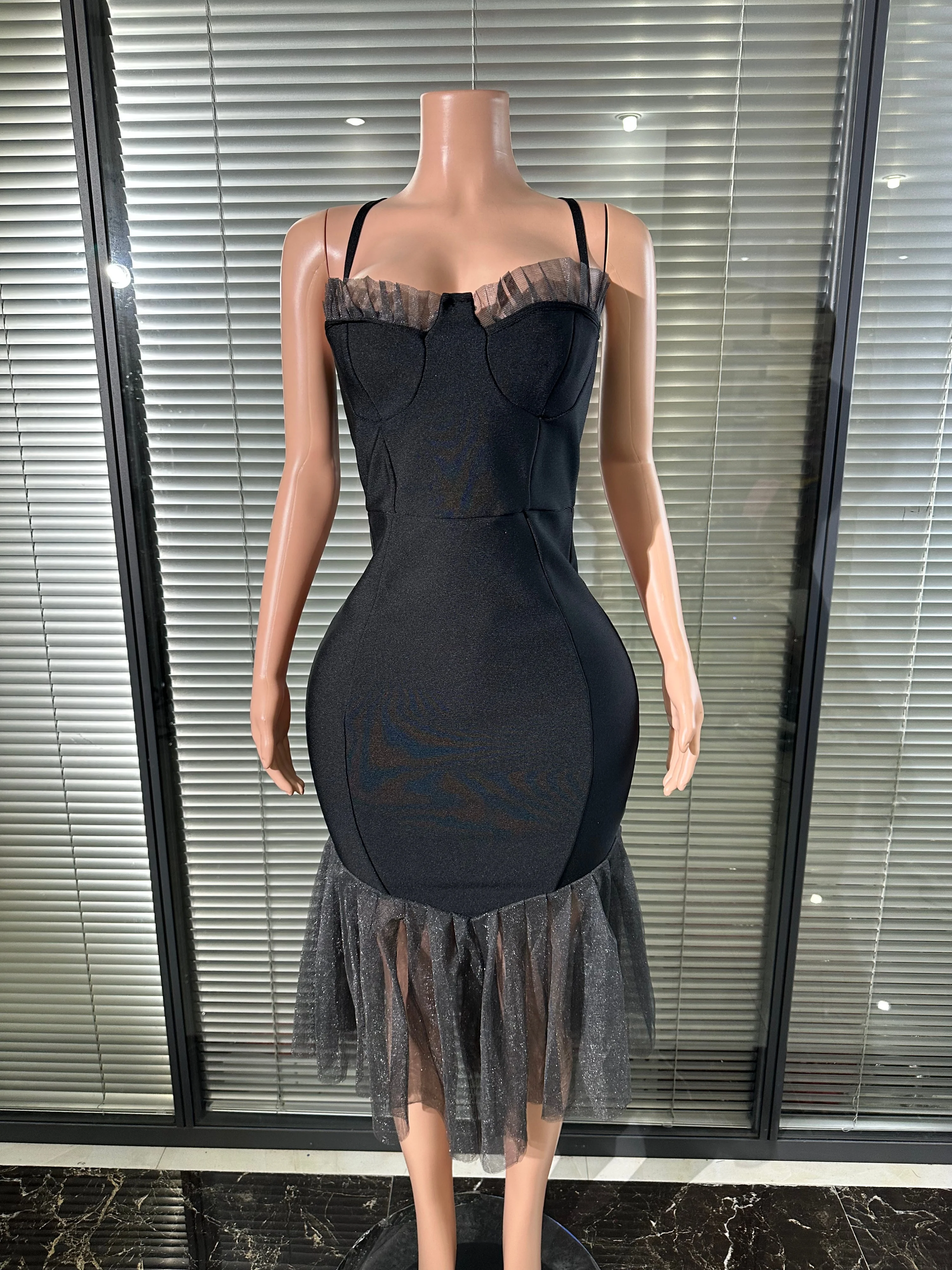 Elegant Black Mesh Backless Sexy Maxi Dress For Women Gown Two Layer Spaghetti Strap Sleeveless Ruched Bodycon Club Party Dress
Elegant Black Mesh Backless Sexy Maxi Dress For Women Gown Two Layer Spaghetti Strap Sleeveless Ruched Bodycon Club Party Dress